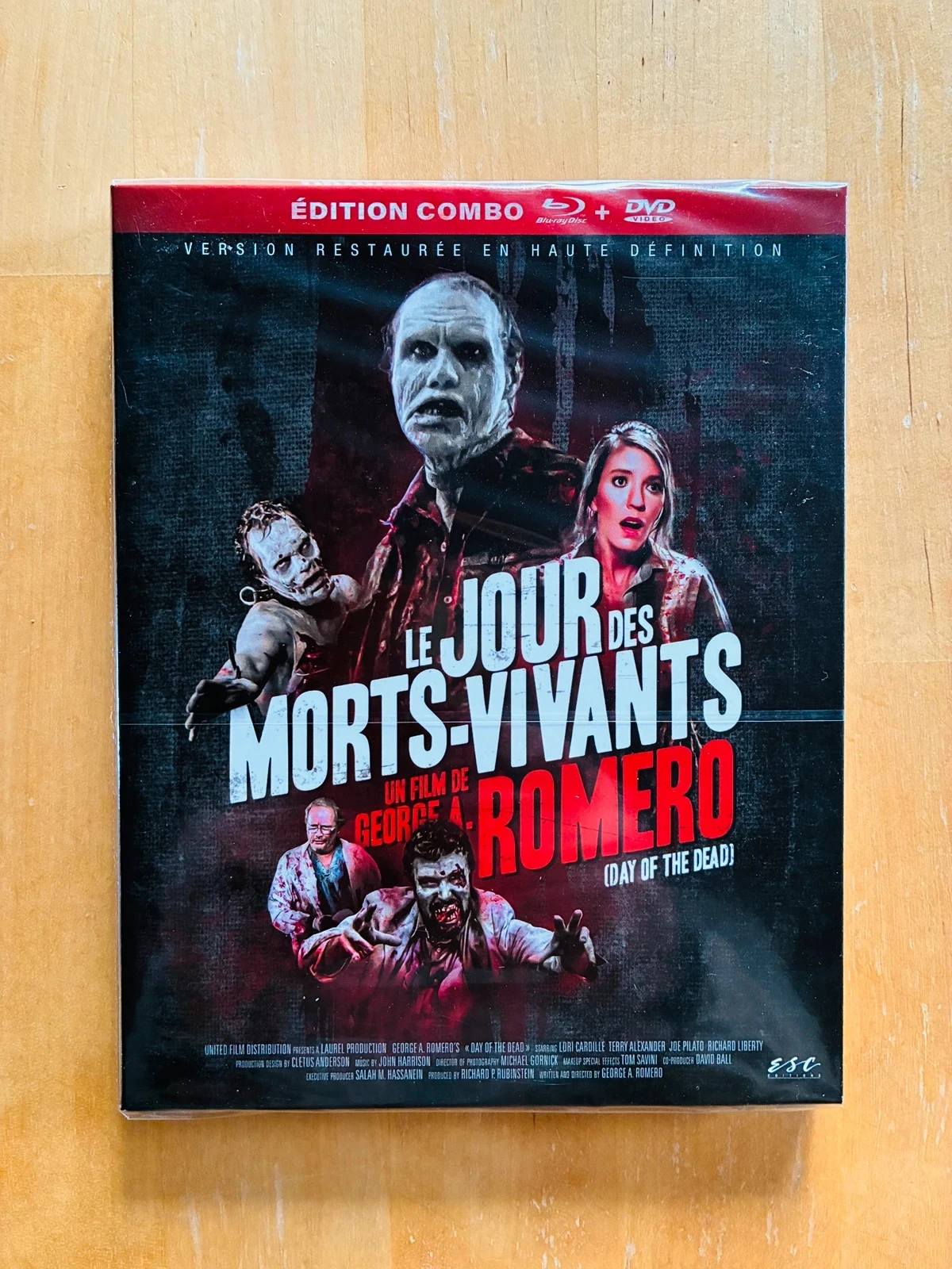 Combo Blu-ray DVD Le jour des morts vivants de George A. Romero.